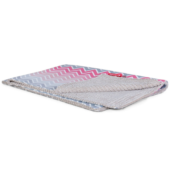 The-Blanket-Fleece-Pet-Blanket-For-Dogs-&-Cats-Geo-Print-Pink_1